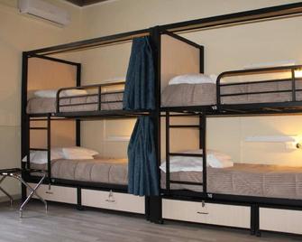 Host Room 3 Beds 17 - 26 - Bari - Bedroom