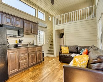 Verde Ranch Rv Resort - Camp Verde - Obývací pokoj