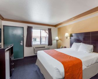 Howard Johnson by Wyndham Norco - Norco - Schlafzimmer