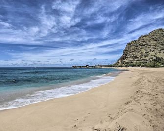 Lush Condo w/ Community Pool, 1 Mi to Beach! - Waianae - Playa