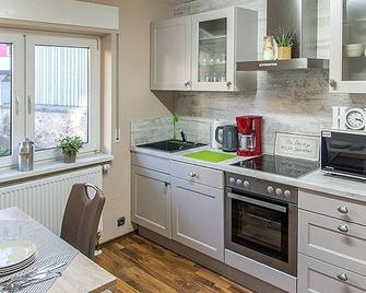 Ferienwohnung Mira - 2-Bed Apartment Shower / Wc, Balcony - Hillesheim - Küche