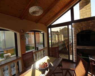 홀리데이 홈 데니 - 프리블라카 - 발코니