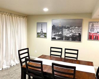 A few minutes from the Air Force Academy and Fox Run Park with Hot Tub - Κολοράντο Σπρινγκς - Τραπεζαρία