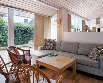 Holiday Home in Førde - Føllenslev - Sala de estar