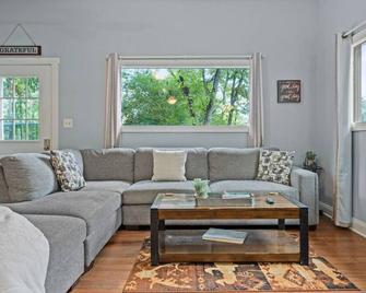 Fox Den at Shenandoah River - Luray - Obývací pokoj