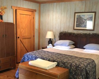 Secluded Area on Upper Kings River @ Chimney Mill Cabin. . . Quiet & Peaceful - Witter - Bedroom