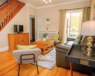 Heritage Cottage In Stunning Rhondda Valley With Amazing Views By Staystaycations - Pontypridd - Living room