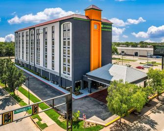 Wyndham Garden Wichita Downtown - Wichita - Building