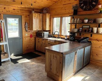 Charming Lake Cabin - Park Rapids - Kitchen