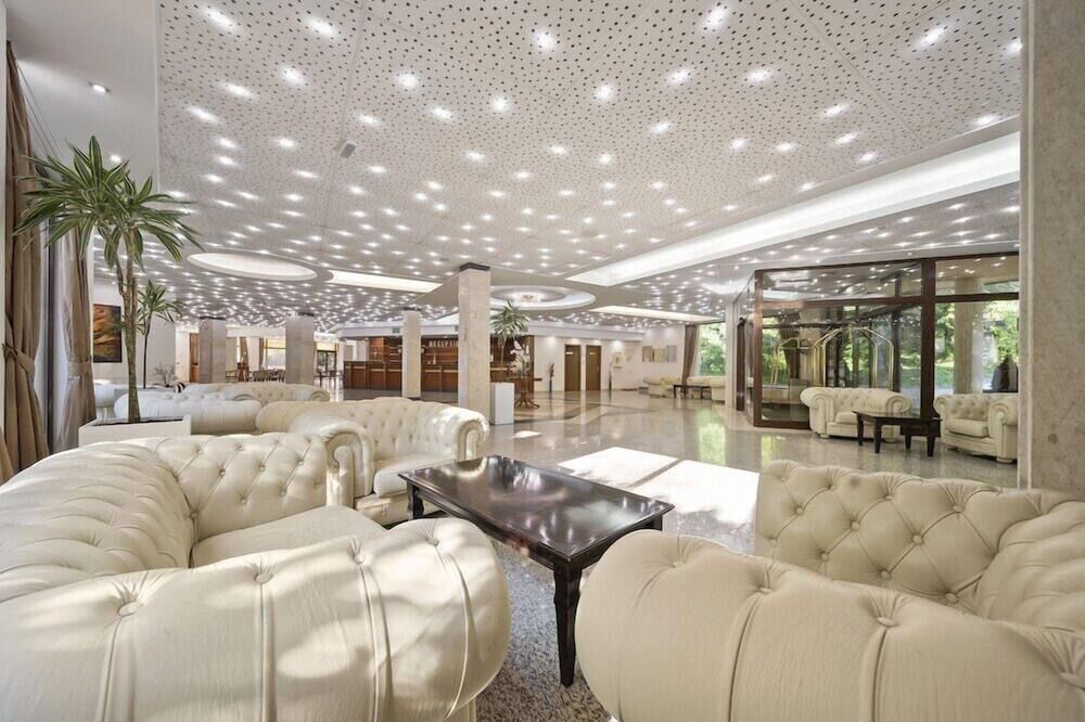 Riviera Beach Hotel, Riviera Holiday Club - גולדן סאנדס - טרקלין