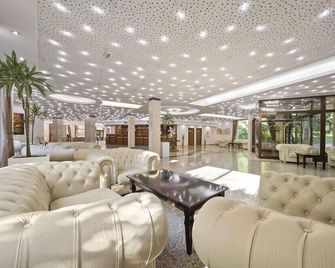 Riviera Beach Hotel, Riviera Holiday Club - גולדן סאנדס - טרקלין