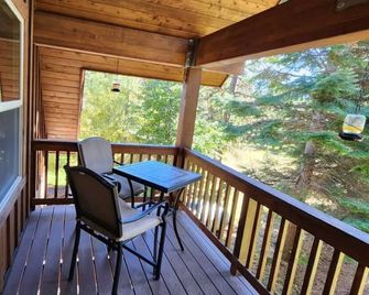 Tranquil 1-bedroom apartment in Donnelly perfect for a getaway - Donnelly - Balkón