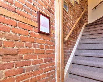 Apartment et Studio montreal - Montreal - Escaleras