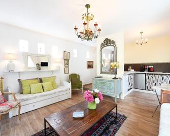 Campo di Fiori, Maisons de Charme - קאלבי - סלון