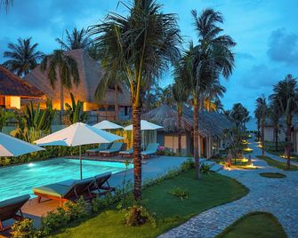 Coco Cottage Beachfront Resort - Mũi Né - Pool