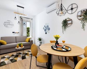 Feel Good Apartments in Split Old Town - Split - Sală de mese