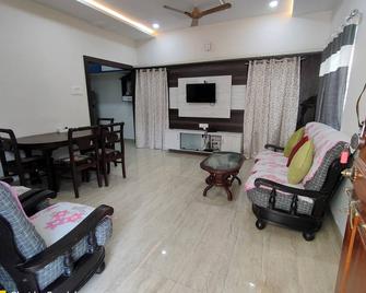 A 2bhk Ac Home Away From Home - Secunderabad - Living room