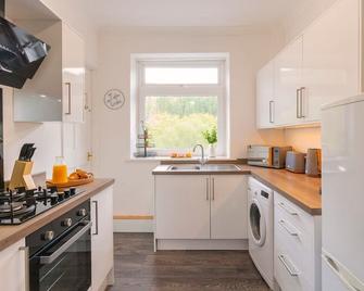 The Nest by Afan Valley Escapes - Port Talbot - Kitchen