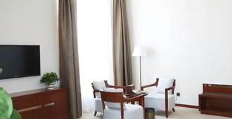 Boyuan Blue Horizon International Hotel - Ulunqab - Living room