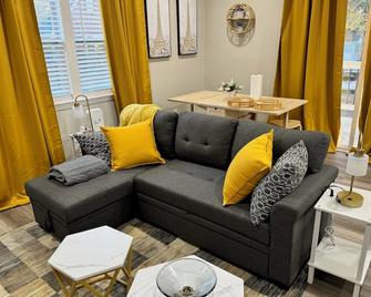 New Construction. Cozy 1-Bedroom Guesthouse With Ac, Wifi In Welcoming Lagrange. - La Grange