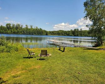Cabin on lake close to ATV & snowmobile trails - Bigfork - Patio