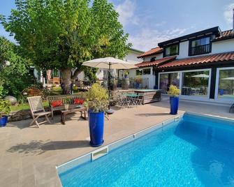 Domaine De Millox - Bayona - Piscina