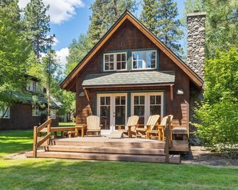 Metolius River Resort Cabin 7 Luxurious cabin on the Metolius River w/ fireplace - Camp Sherman - Patio