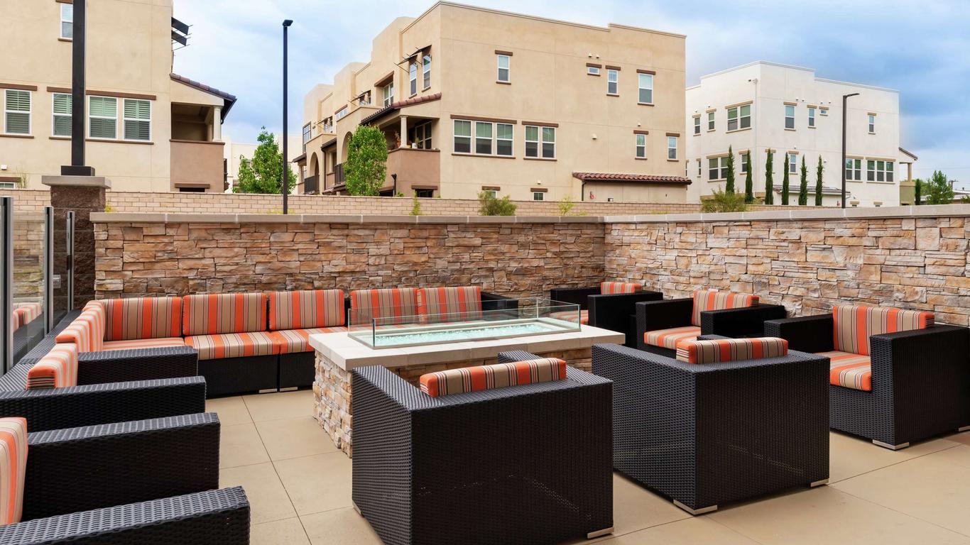 هامتون إن آند سويتس بوينا بارك