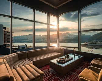 Hualuxe Hotels And Resorts Chongqing Wushan - Enshi - Bar
