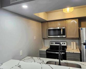 Charming 2-bedroom condo in LaPlace with WiFi and AC - Laplace - Kitchen