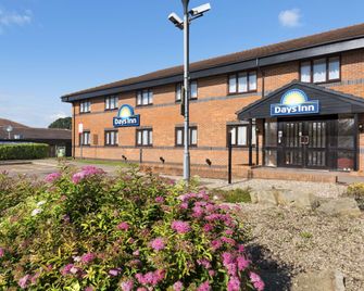 Days Inn by Wyndham Warwick South M40 - Warwick - Gebouw