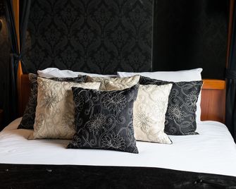 Thomas James Hotel - Leamington Spa - Bedroom