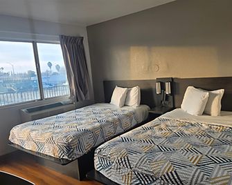 Super 8 By Wyndham - Tracy - Camera da letto