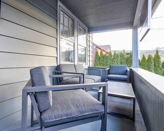 Your perfect Westport getaway is here! - Westport - Balcony