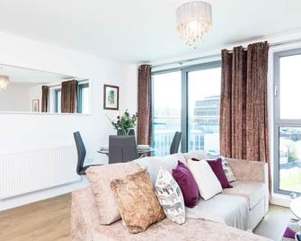 Kings Keep - Redhill - Living room