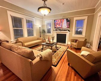 Historic Downtown Easley Home - Easley - Huiskamer