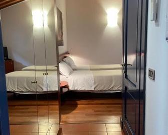 Room & Breakfast dolcemela - Ferrara - Bedroom