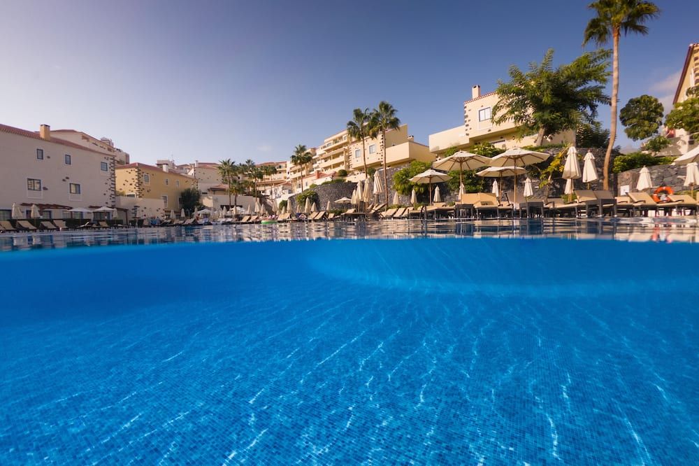 جي في إيزيبيل - اديجي - حوض السباحة