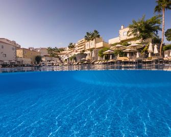 Gf Isabel - אדייחה - בריכה