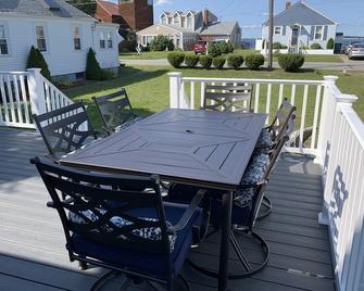 Beach House for rent - 4 houses down from Conimicut Beach park. - Warwick - Balcony