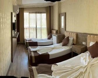 Ozgur Hotel - Antalya - Bedroom