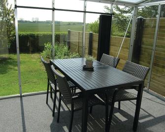 Cottage in beautiful nature and view of fields and the forest. - Bagenkop - Patio