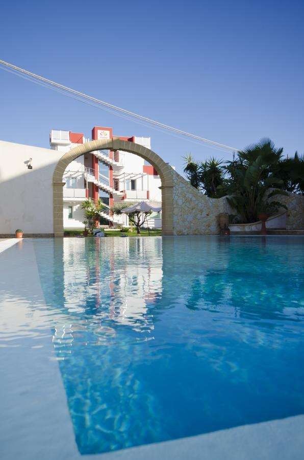 Rainbow Resort - מרסאלה - בריכה