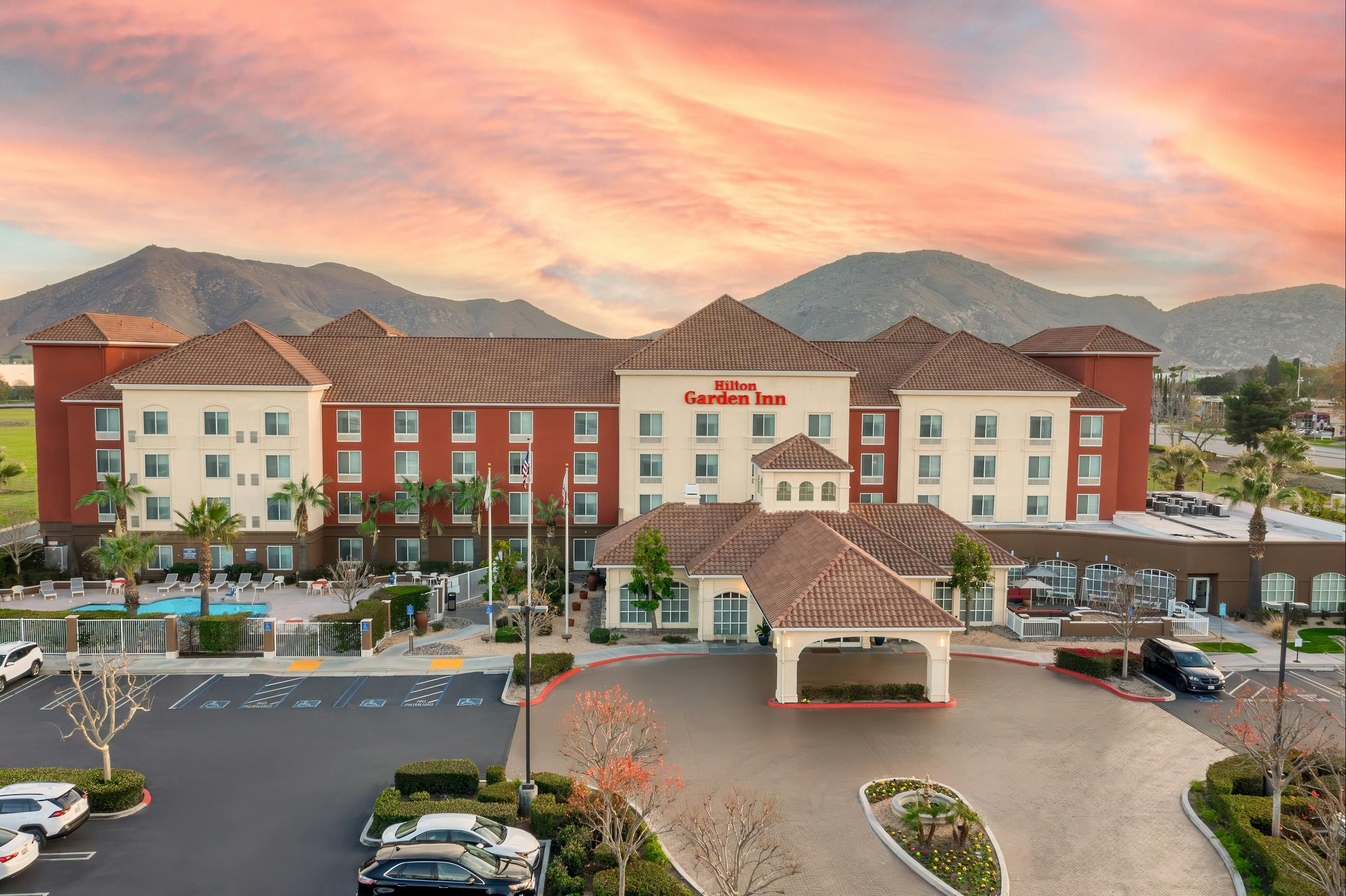 Hilton Garden Inn Fontana - Fontana - Будівля