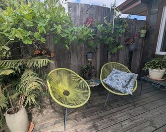 Lakefront Appart near Montreal 15 min Airport - Pincourt - Patio