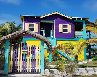 Slo-N-Ez Villa- Gold Standard Certified - Caye Caulker - Building