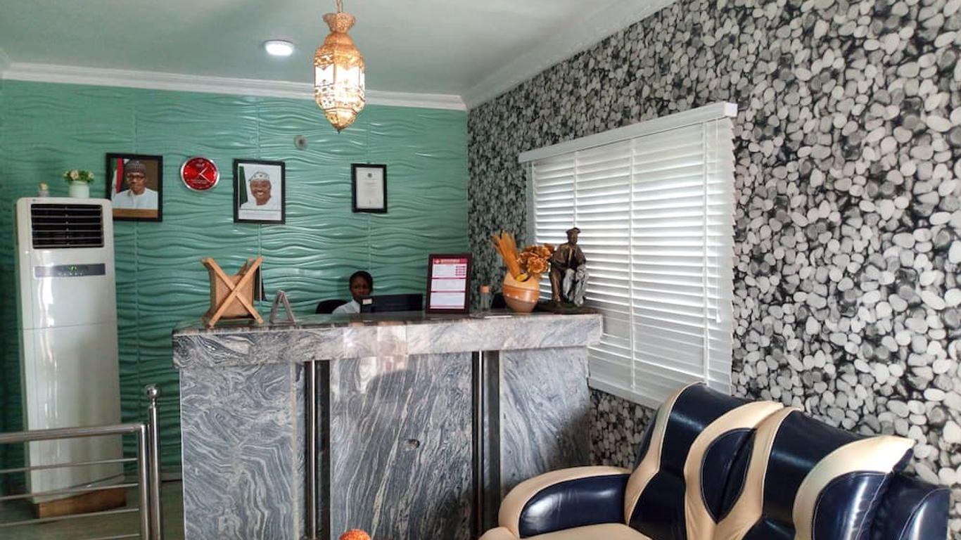 Multifield Hotel & Suites