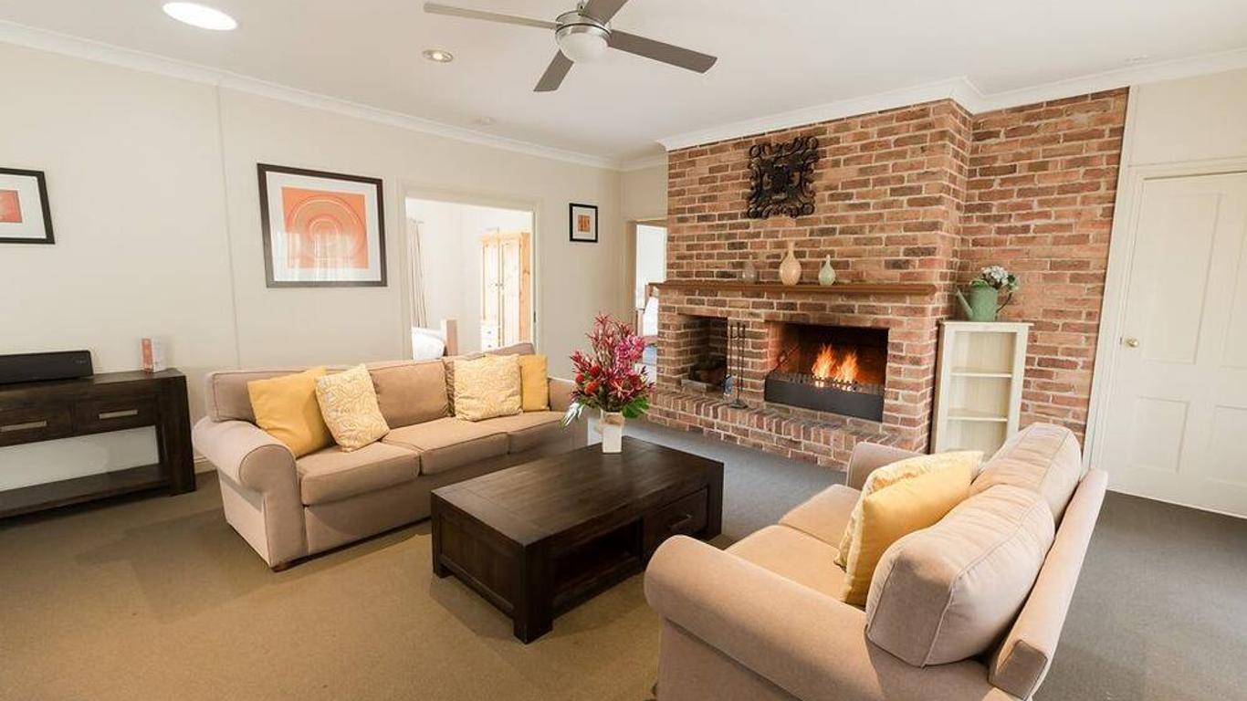 Pokolbin Village Estate