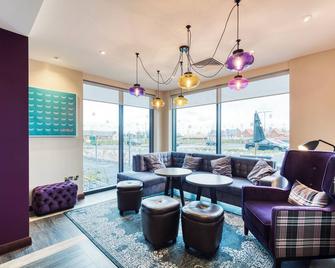Premier Inn Faversham - Faversham - Lounge