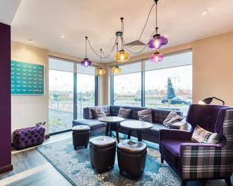 Premier Inn Faversham - Faversham - Salónek